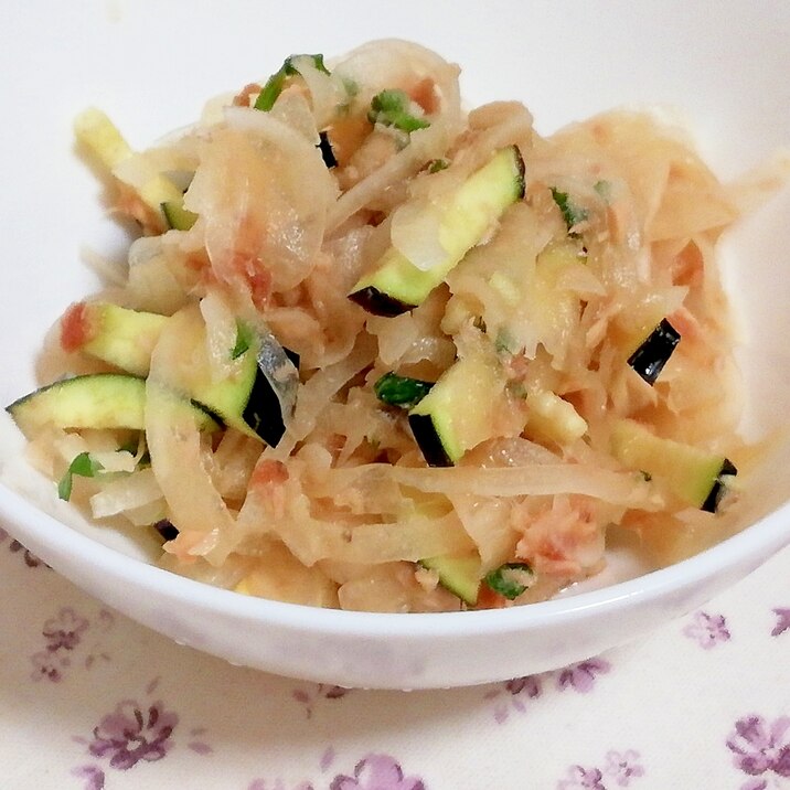薬味たっぷり!なすと玉ねぎの梅ドレッシングサラダ
